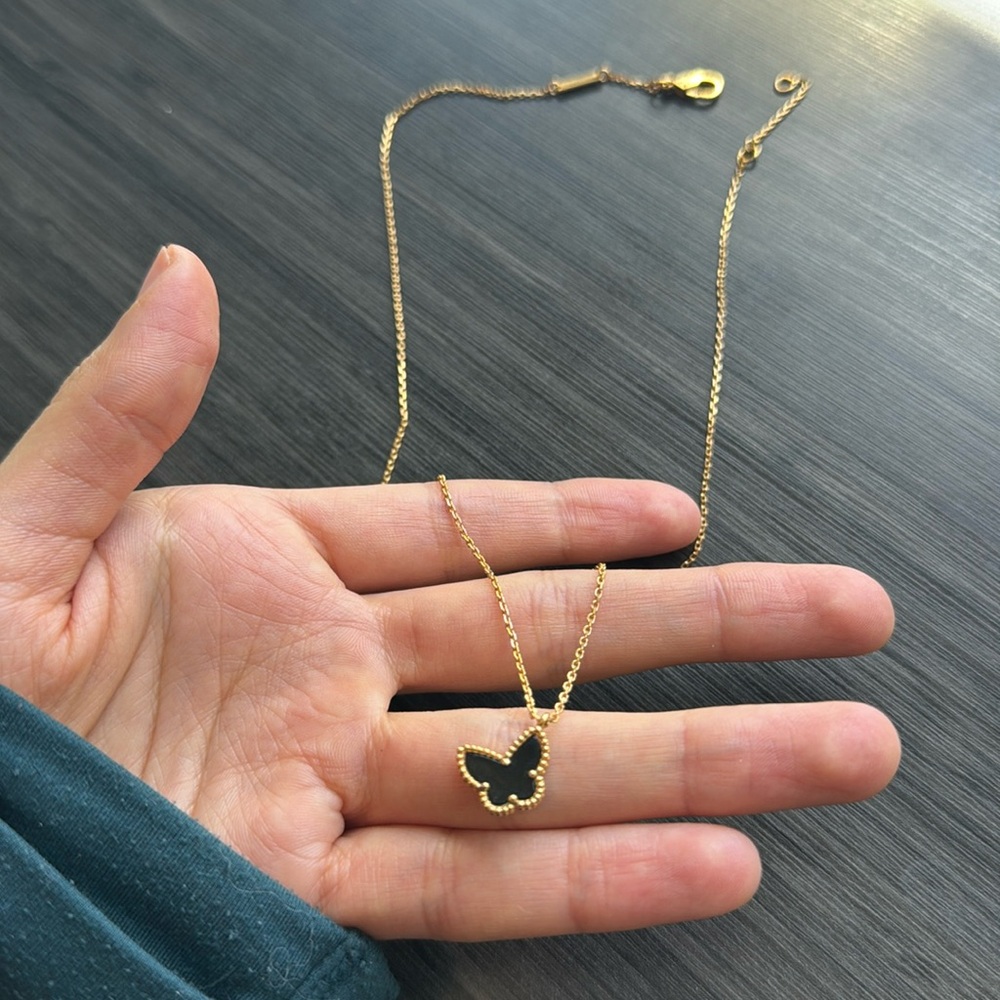 Authentic Van Cleef Ariel’s necklace
